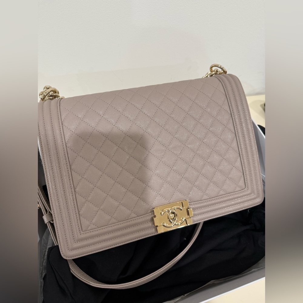 Chanel boy medium size